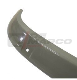 Detalle del parachoques delantero gris del Renault 4