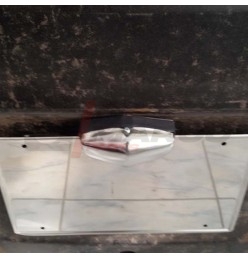 Luz de matrícula de metal cromado, ejemplo montado
