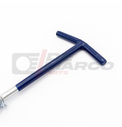 Detalle de llave de bujía para vehículos de época Renault, Volkswagen y Citroen